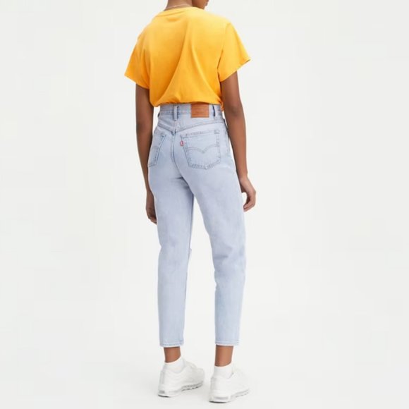 Levi's Light Wash Mom Jean Size 28 - Picture 3 of 14
